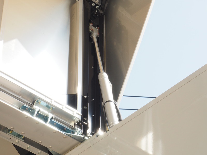 いすゞ ギガ ウイング車 大型 QKG-CYJ77B 年式 H28[写真18]