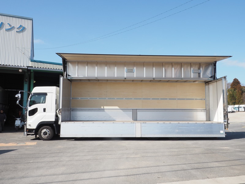 いすゞ ギガ ウイング車 大型 QKG-CYJ77B 年式 H28[写真22]