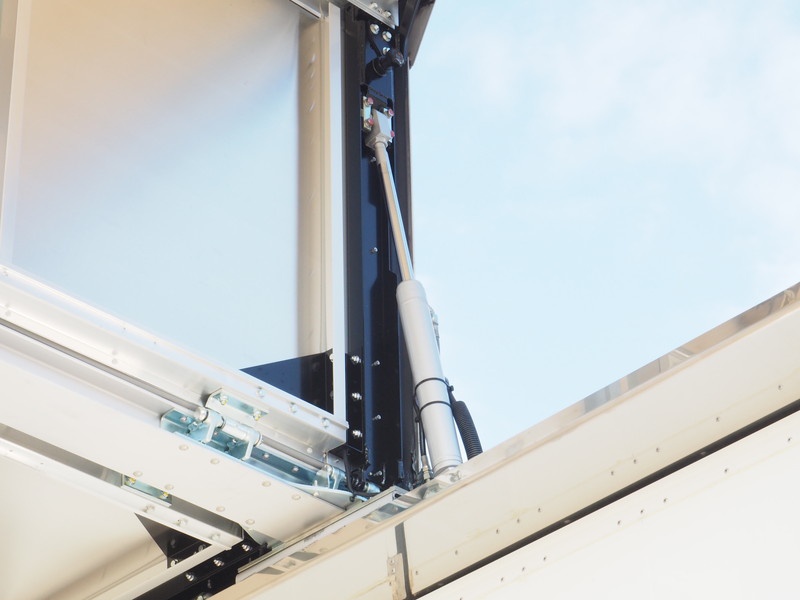 いすゞ ギガ ウイング車 大型 QKG-CYJ77B 年式 H28[写真24]