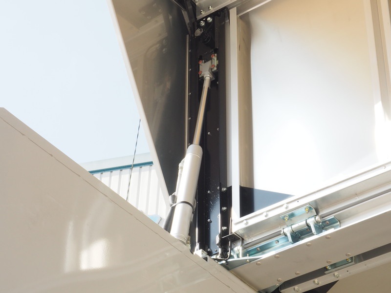 いすゞ ギガ ウイング車 大型 QKG-CYJ77B 年式 H28[写真17]