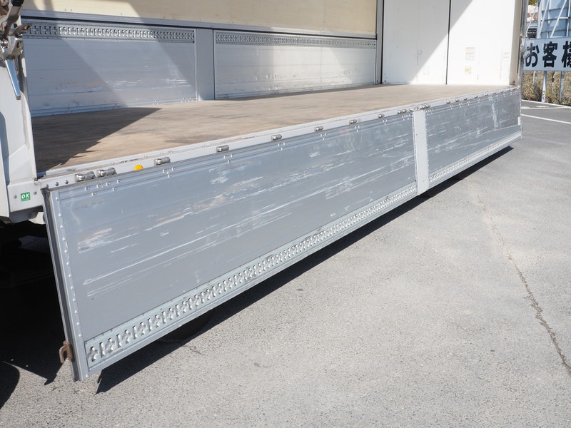 いすゞ ギガ ウイング車 大型 QKG-CYJ77B 年式 H28[写真23]