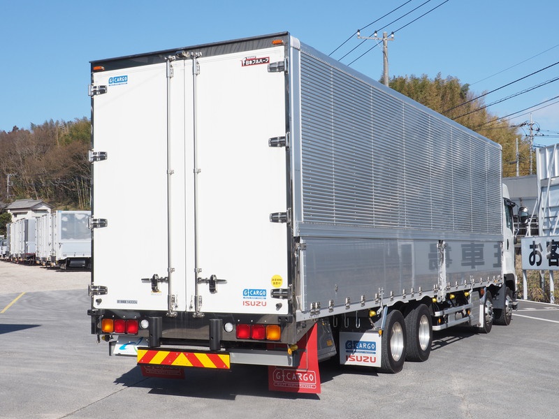 いすゞ ギガ ウイング車 大型 QKG-CYJ77B 年式 H28[写真05]