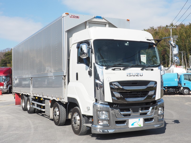 いすゞ ギガ ウイング車 大型 QKG-CYJ77B 年式 H28[写真04]