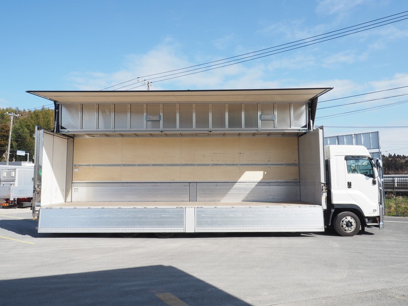いすゞ ギガ ウイング車 大型 QKG-CYJ77B 年式 H28[写真11]