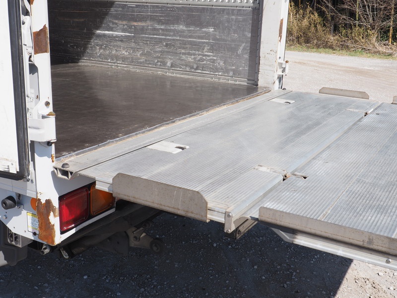 いすゞ フォワード 冷凍ウイング 中型 PKG-FRR90S2 年式 H21[写真37]