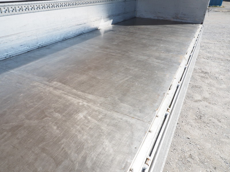 いすゞ フォワード 冷凍ウイング 中型 PKG-FRR90S2 年式 H21[写真22]