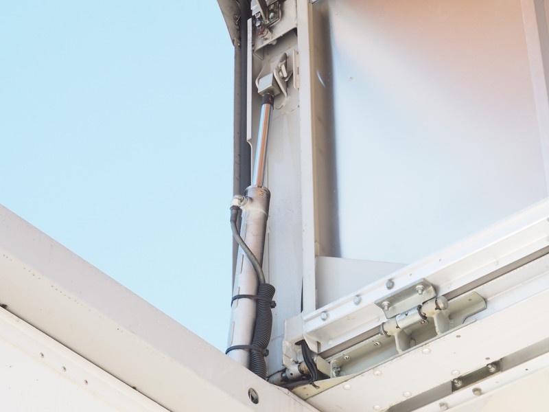 いすゞ フォワード 冷凍ウイング 中型 PKG-FRR90S2 年式 H21[写真24]