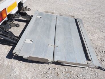 いすゞ フォワード 冷凍ウイング 中型 PKG-FRR90S2 年式 H21 [写真38]