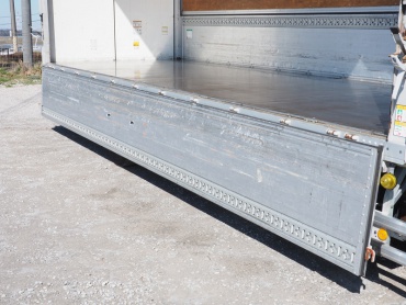 いすゞ フォワード 冷凍ウイング 中型 PKG-FRR90S2 年式 H21 [写真12]