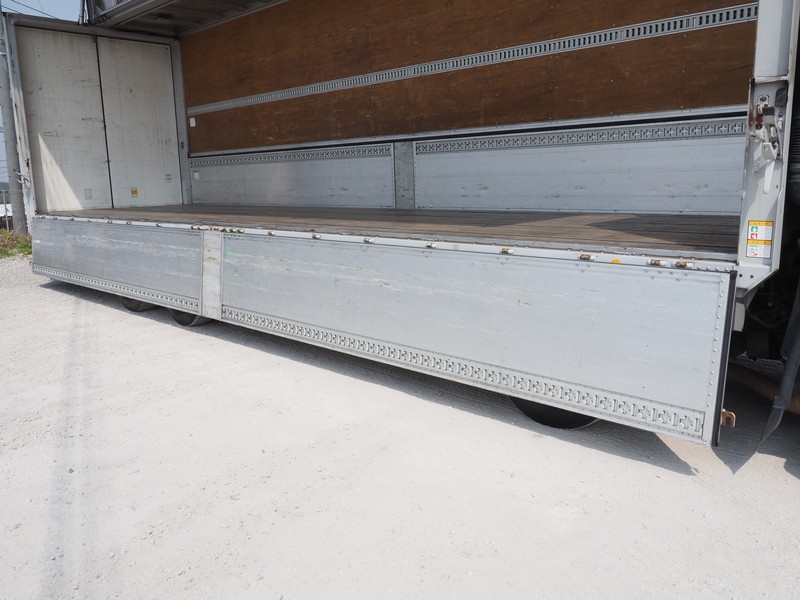 いすゞ ギガ ウイング車 大型 PKG-CYJ77W8 年式 H19[写真12]