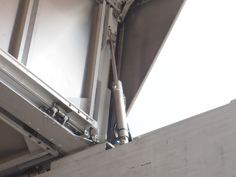 いすゞ ギガ ウイング車 大型 PKG-CYJ77W8 年式 H19[写真18]