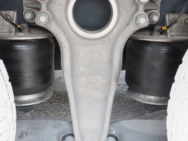 いすゞ ギガ ウイング車 大型 PKG-CYJ77W8 年式 H19[写真51]