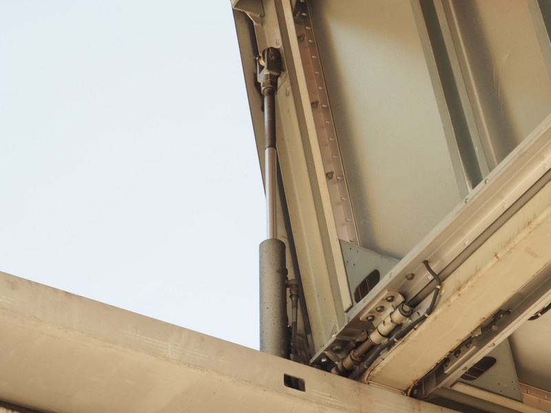 いすゞ ギガ ウイング車 大型 PJ-CYJ51W5 年式 H17[写真17]