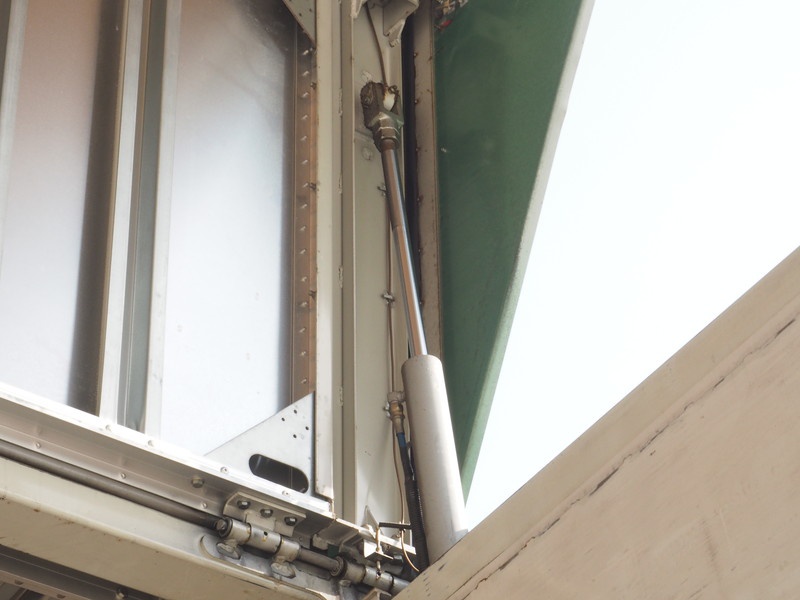 いすゞ ギガ ウイング車 大型 PJ-CYJ51W5 年式 H17[写真24]