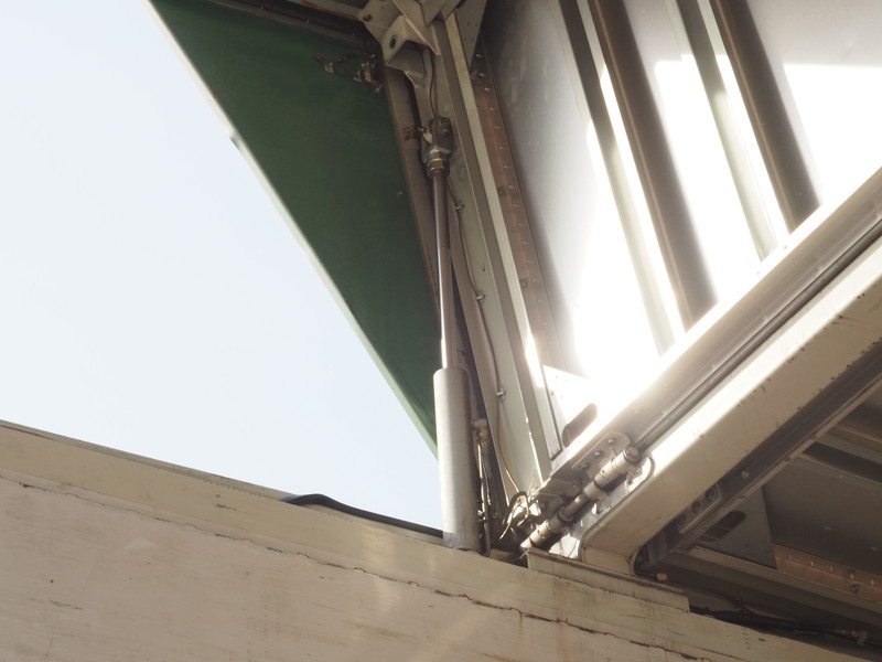 いすゞ ギガ ウイング車 大型 PJ-CYJ51W5 年式 H17[写真25]