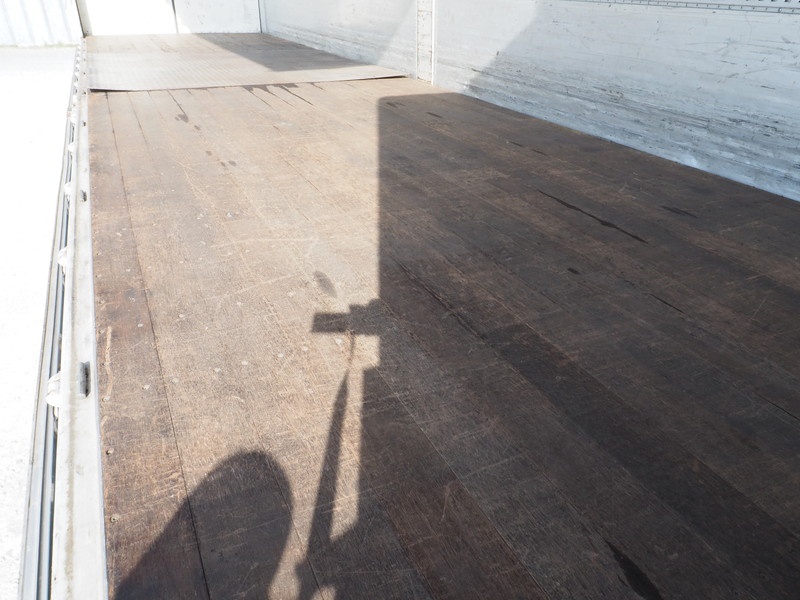 いすゞ ギガ ウイング車 大型 PJ-CYJ51W5 年式 H17[写真16]