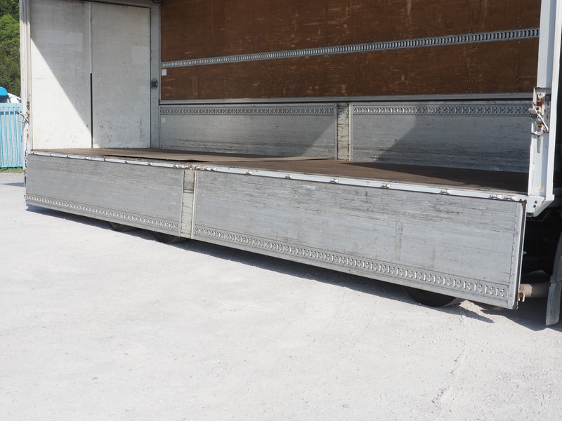 いすゞ ギガ ウイング車 大型 PJ-CYJ51W5 年式 H17[写真12]