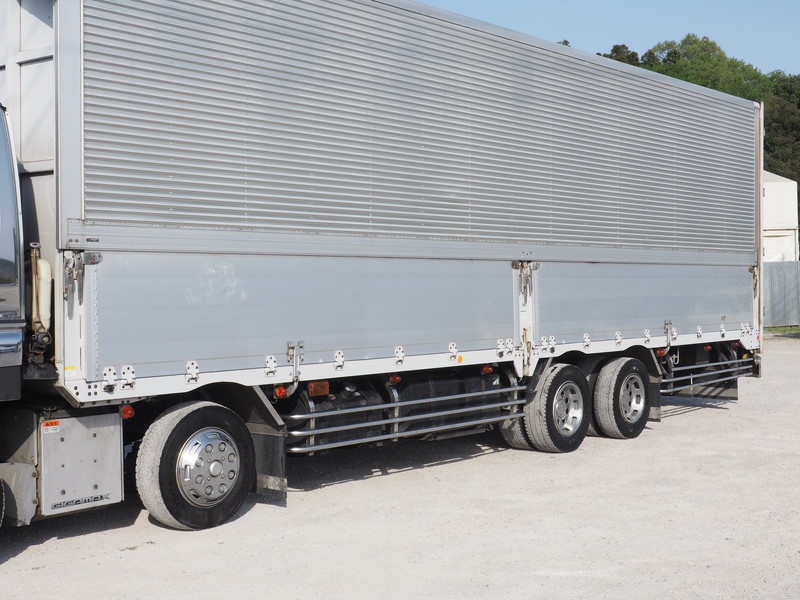 いすゞ ギガ ウイング車 大型 PJ-CYJ51W5 年式 H17[写真21]