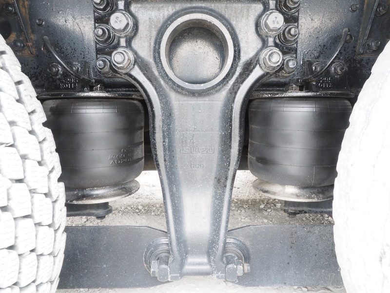 いすゞ ギガ ウイング車 大型 LKG-CYJ77A 年式 H23[写真54]