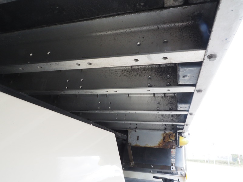 いすゞ ギガ ウイング車 大型 LKG-CYJ77A 年式 H23[写真49]