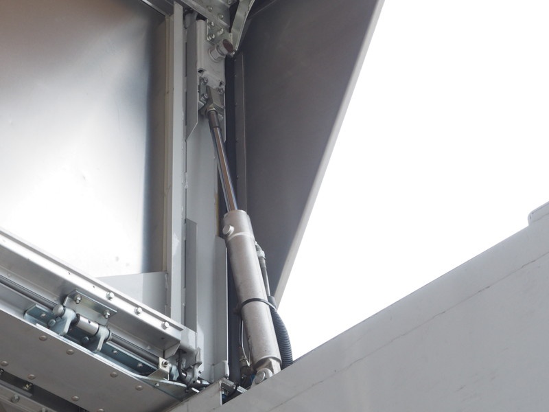 いすゞ ギガ ウイング車 大型 LKG-CYJ77A 年式 H23[写真19]