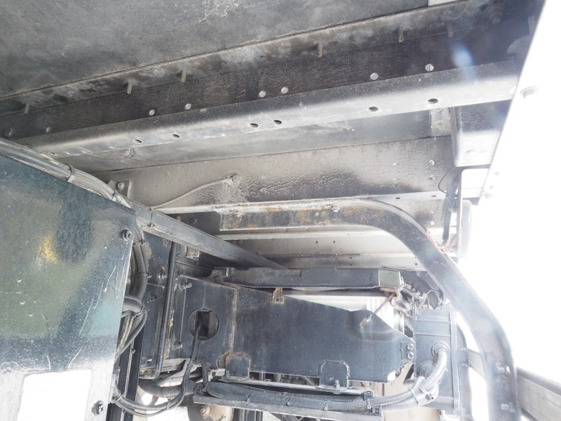 いすゞ ギガ ウイング車 大型 LKG-CYJ77A 年式 H23[写真50]