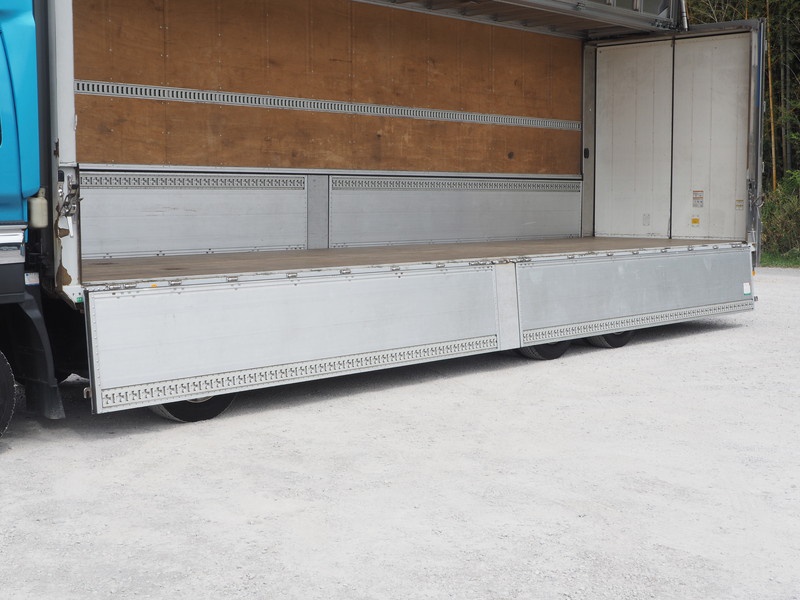 いすゞ ギガ ウイング車 大型 LKG-CYJ77A 年式 H23[写真24]