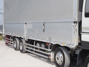 いすゞ ギガ ウイング車 大型 PKG-CYJ77W8 年式 H19 [写真10]