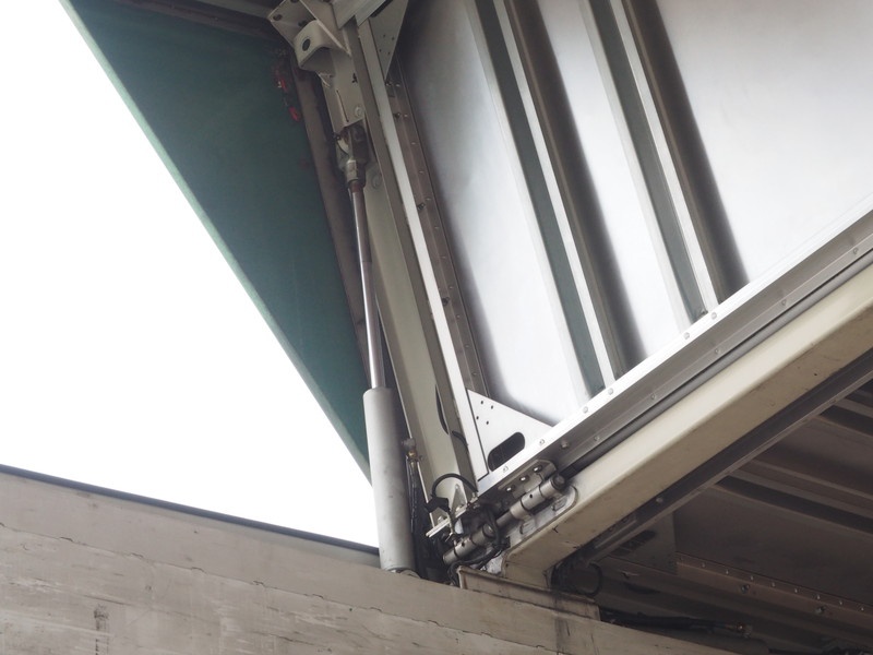 いすゞ ギガ ウイング車 大型 PJ-CYJ51W6 年式 H18[写真24]