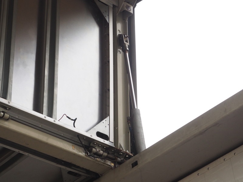 いすゞ ギガ ウイング車 大型 PJ-CYJ51W6 年式 H18[写真25]