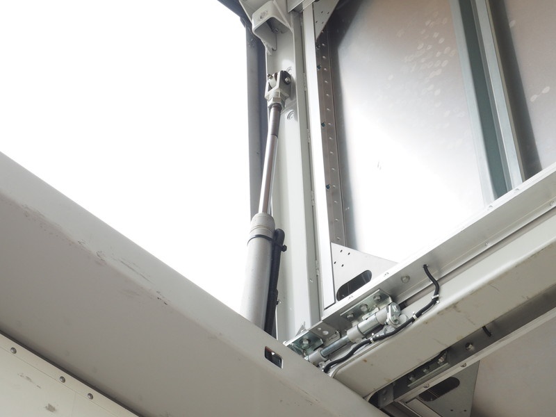 いすゞ ギガ ウイング車 大型 LKG-CYJ77A 年式 H24[写真17]