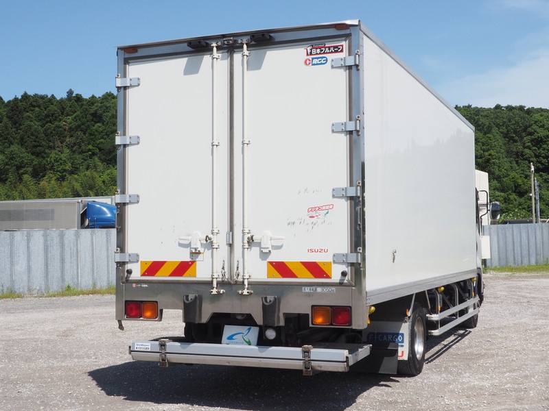 いすゞ フォワード 冷凍バン 中型 TKG-FRR90S2 年式 H25[写真05]