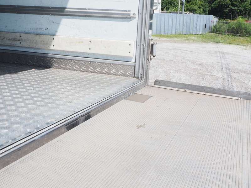 いすゞ フォワード 冷凍バン 中型 TKG-FRR90S2 年式 H25[写真18]