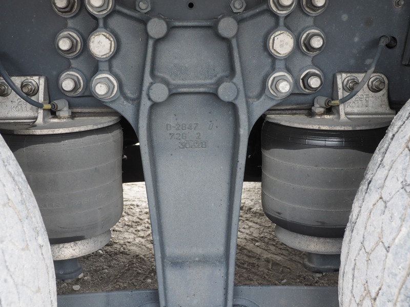 いすゞ ギガ ウイング車 大型 QKG-CYJ77A 年式 H25[写真47]