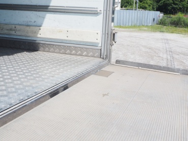 いすゞ フォワード 冷凍バン 中型 TKG-FRR90S2 年式 H25 [写真18]