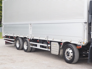 いすゞ ギガ ウイング車 大型 QKG-CYJ77A 年式 H25 [写真10]