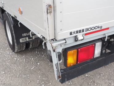 いすゞ エルフ 平ボディ 小型 TKG-NPR85AR 年式 H25 [写真21]