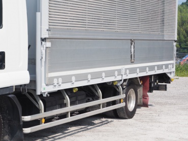 いすゞ フォワード ウイング車 中型 PKG-FRR90T2 年式 H21 [写真21]