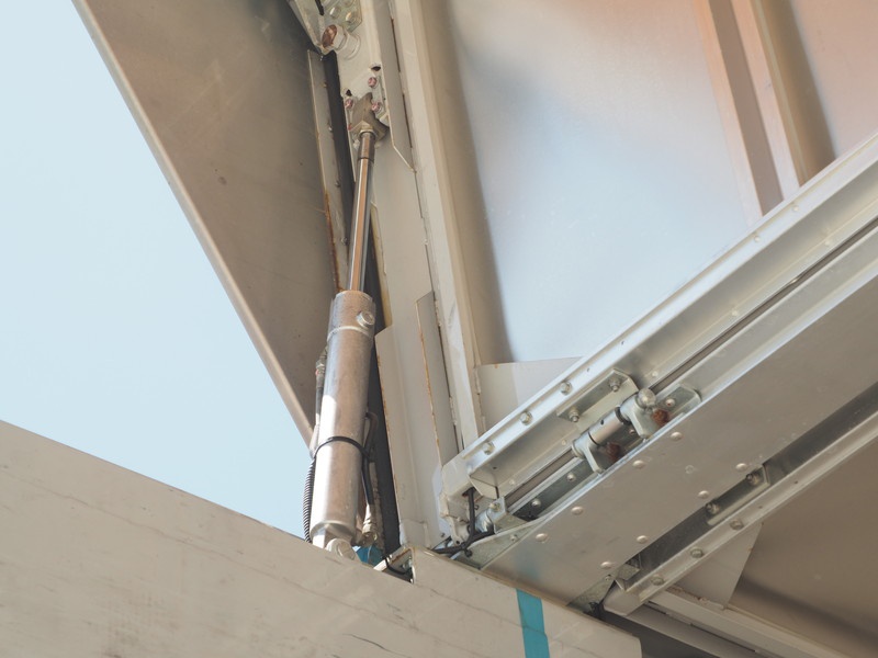 いすゞ ギガ ウイング車 大型 QKG-CYJ77A 年式 H25[写真25]