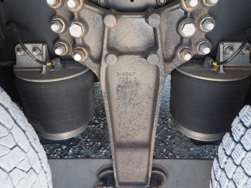 いすゞ ギガ ウイング車 大型 QKG-CYJ77A 年式 H25[写真43]