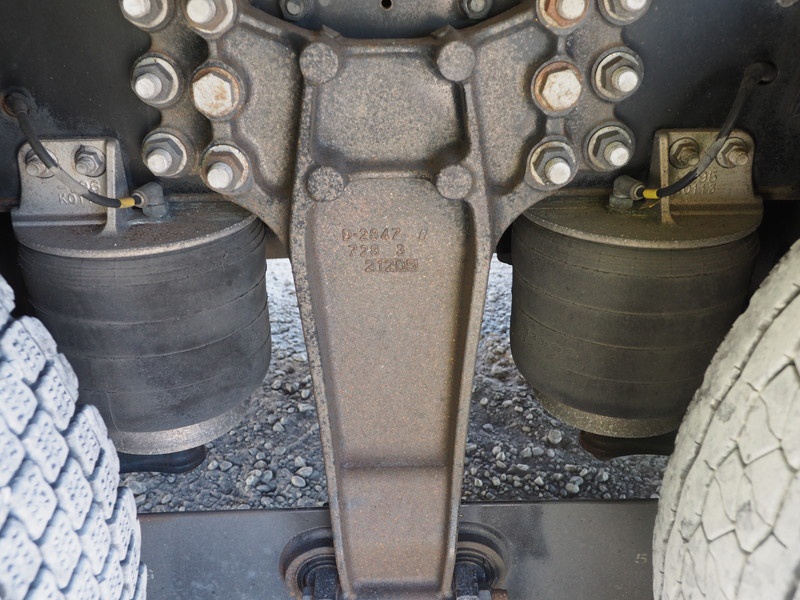 いすゞ ギガ ウイング車 大型 QKG-CYJ77A 年式 H25[写真44]