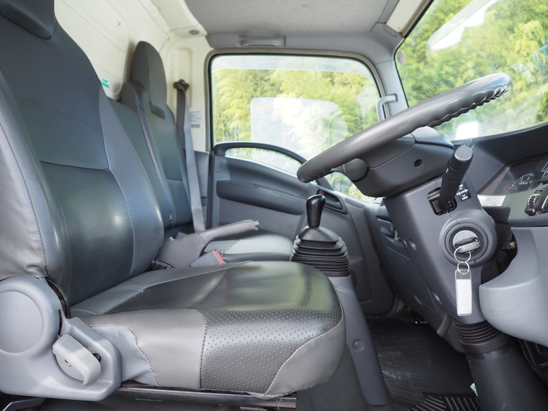 いすゞ エルフ バン車 小型 BKG-NMR85AN 年式 H22[写真23]