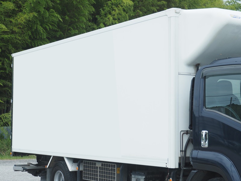 いすゞ フォワード 冷凍バン 中型 PKG-FRR90S2 年式 H21[写真09]