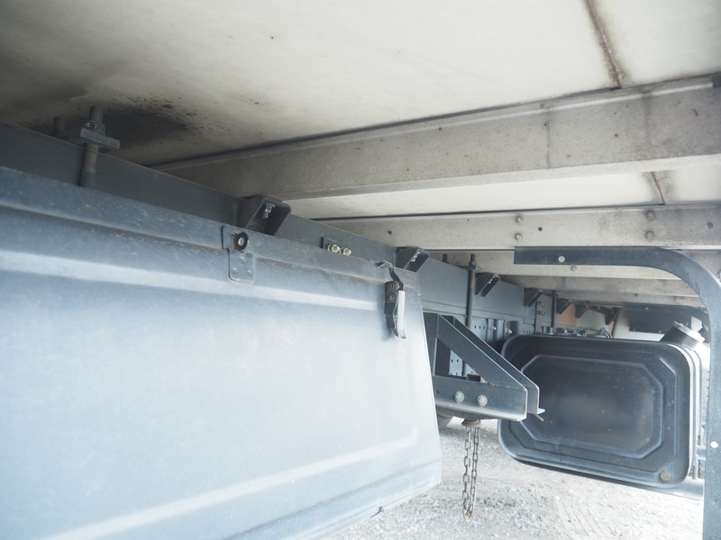 いすゞ フォワード 冷凍バン 中型 PKG-FRR90S2 年式 H21[写真36]