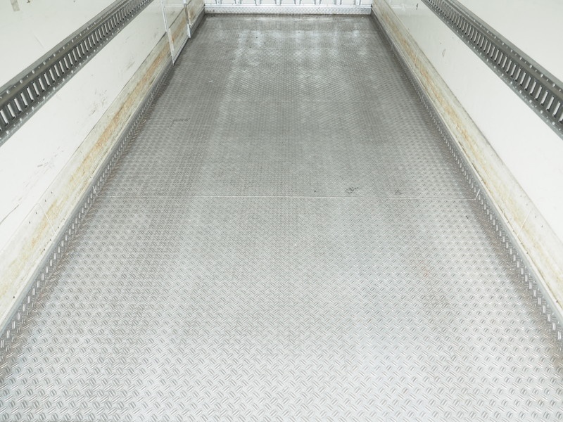 いすゞ フォワード 冷凍バン 中型 PKG-FRR90S2 年式 H21[写真21]