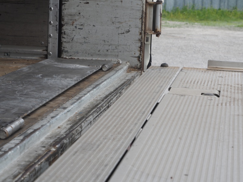 いすゞ ギガ ウイング車 大型 PKG-CYJ77W8 年式 H20[写真34]