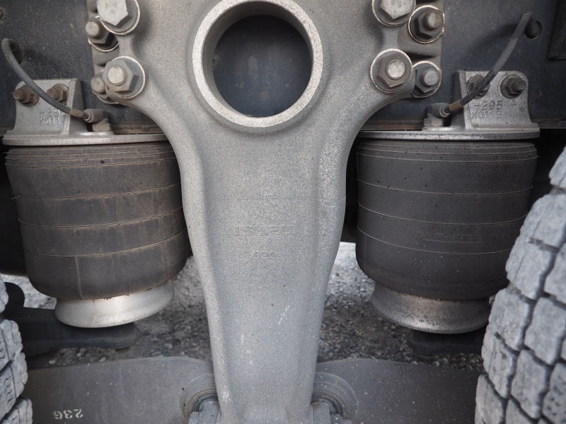 いすゞ ギガ ウイング車 大型 PKG-CYJ77W8 年式 H20[写真46]