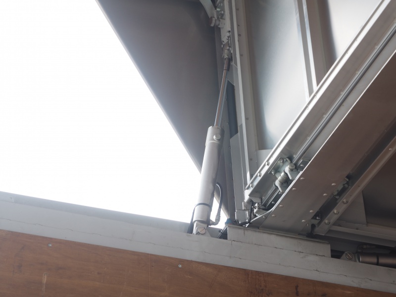 いすゞ ギガ ウイング車 大型 PKG-CYJ77W8 年式 H20[写真22]