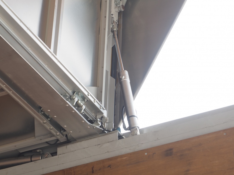 いすゞ ギガ ウイング車 大型 PKG-CYJ77W8 年式 H20[写真17]