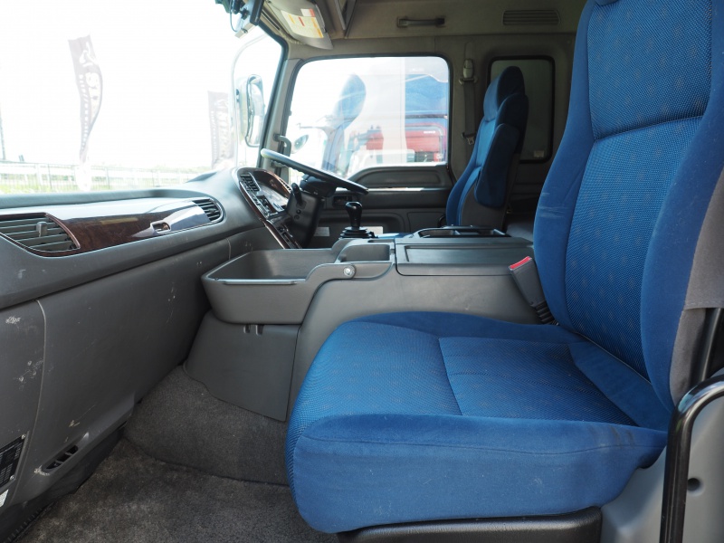 いすゞ ギガ ウイング車 大型 QKG-CYJ77A 年式 H25[写真37]